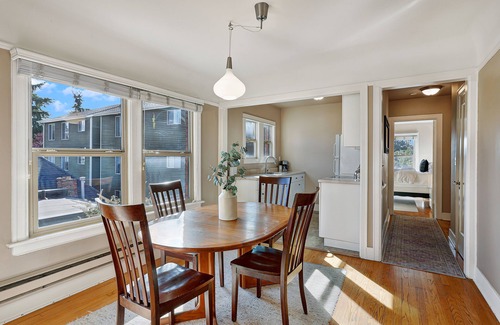 Broadway Apartment | Spacious, bright 1br in central Capitol Hill location