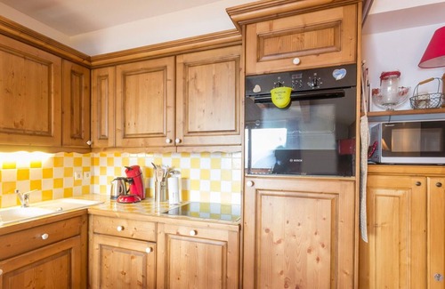 Les Eucherts Apartment | Spacious & Bright Apartment · Ski-in/Ski-out · Covered Parking