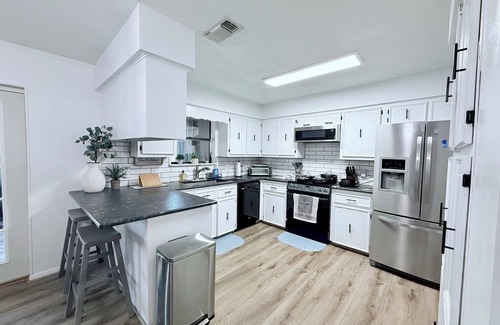 Brownwood House | Spacious, Bright & Central Brownwood Home