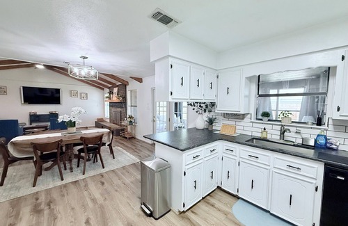 Brownwood House | Spacious, Bright & Central Brownwood Home