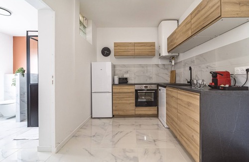 Jamin House | Spacious building - city center - sleeps 15