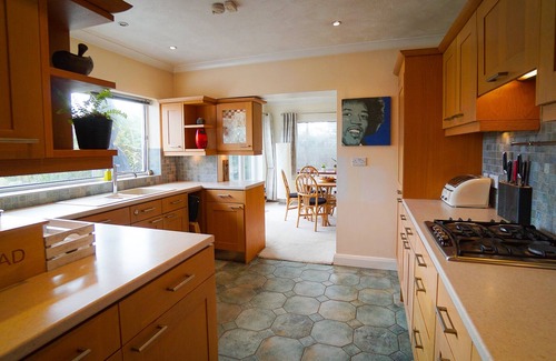 Shoreham-by-Sea House | Spacious bungalow very near the beach with large garden