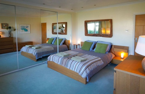 Shoreham-by-Sea House | Spacious bungalow very near the beach with large garden