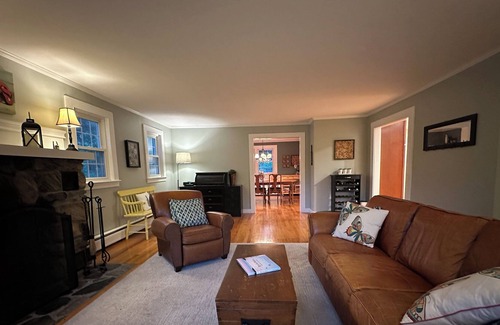 Rye House | Spacious Cape style home in Rye, New Hampshire.