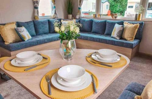 Grimsby House | Spacious Caravan - Thorpe Park Cleethorpes