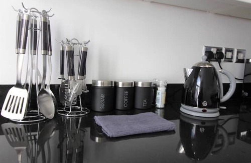 Winchester Apartment | Spacious Central Chic Apartment - Simply Check In