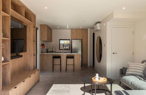 Linwood Villa | Spacious Central Townhouse – Perfect for All