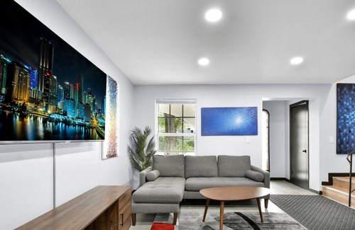 Wilton Manors Villa | Spacious, Central Wilton Manors Villas!