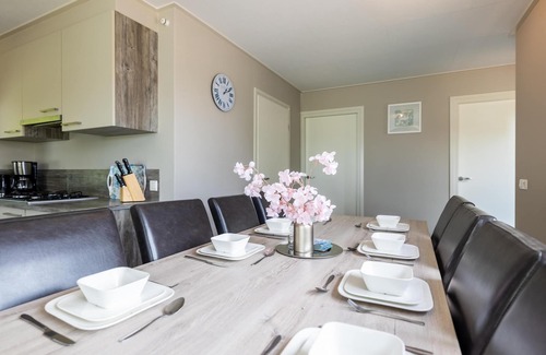 Bantega Ski Chalet | Spacious chalet in Friesland, including a sloop