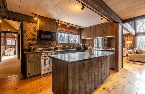Pelican Key Ski Chalet | Spacious Chalet W/Endless Entertainment THE BARN