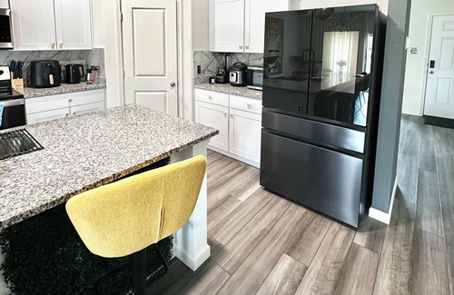 Glenn Heights House | Spacious Charming 4 Bedroom Elegant Luxe Escape Home in Glenn Heights.