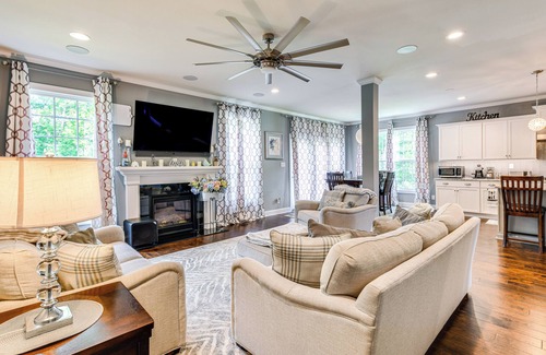 Chester House | Spacious Chester Home Near Pocahontas State Park!