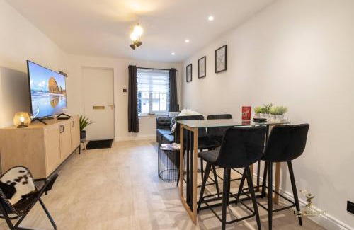 Exeter Apartment | Spacious City Centre Apt Near Cathedral