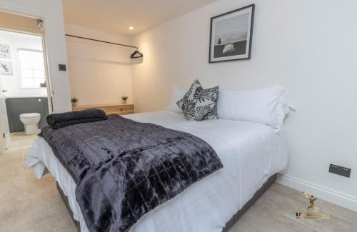 Exeter Apartment | Spacious City Centre Apt Near Cathedral