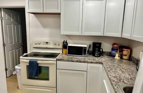 Lubbock House | Spacious, Clean, Fresh 4BR/3BA Unit A - 6 beds