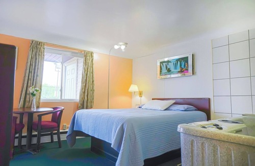 Bay City Hotel | Spacious Comfort Near Downtown Bay City – Ideal for Sightseeing & Relaxation