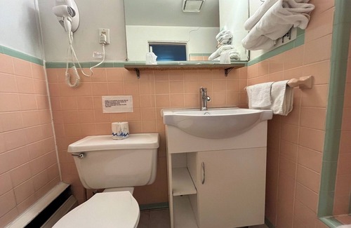 Bay City Hotel | Spacious Comfort Near Downtown Bay City – Ideal for Sightseeing & Relaxation