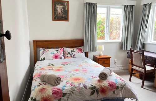 Dunedin House | Spacious comfortable character House -Maori Hill