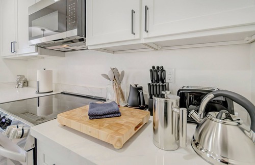 South Tacoma House | Spacious Comfy Home 2br+2ba - 9 min to Tacoma Dome