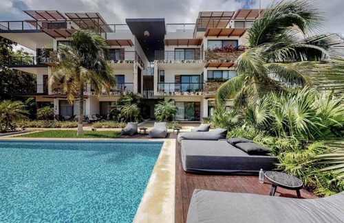 La Veleta Apartment | Spacious Condo, beautiful pool, Wi-Fi - Casa Kaanal 104