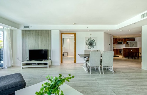 South Pointe Apartment | Spacious condo - rooftop pool & incredible location - dog-friendly