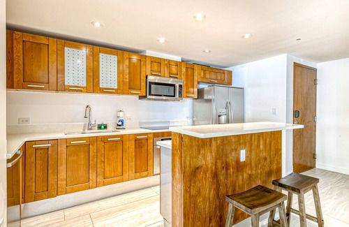 South Pointe Apartment | Spacious condo - rooftop pool & incredible location - dog-friendly