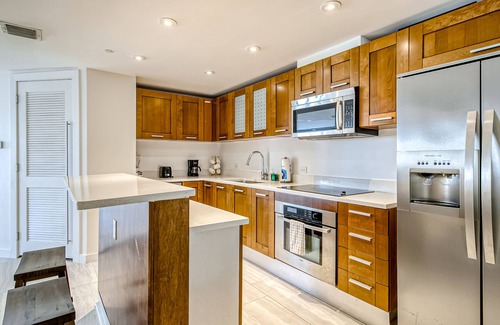 South Pointe Apartment | Spacious condo - rooftop pool & incredible location - dog-friendly
