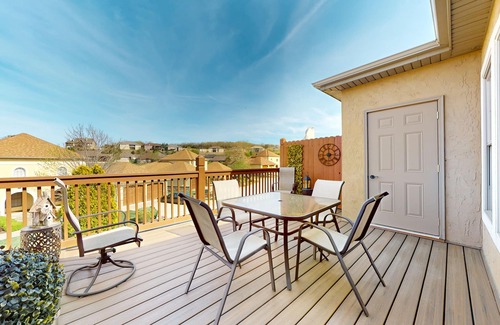 Fieldstone Bluffs Condo | Spacious condo with balcony, patio, games, fireplace, W/D, & AC