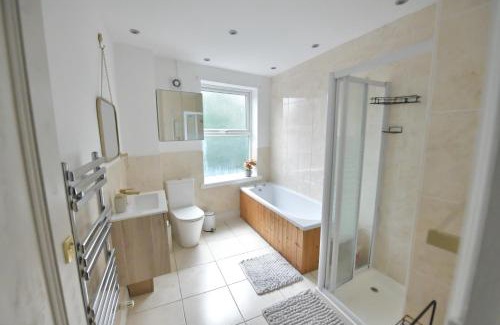 Offerton Park House | Spacious & Cosy Double Bed Room Stockport