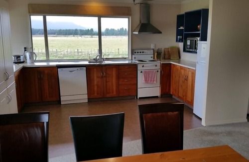 Ohakune House | Spacious Country Classic -