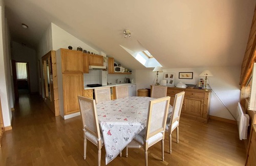 Beaufort Apartment | Spacious, Cozy Apartment for 6/7, Bright with Balcony, Near Ski & Shops, Wifi