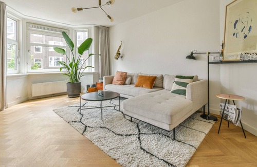 Hoofddorppleinbuurt Apartment | Spacious | Cozy | Newly renovated Apartment