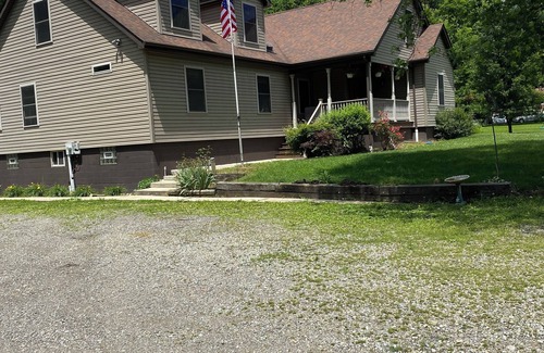 Bairdford House | Spacious cozy retreat, off the beaten path close to all Pittsburgh attractions