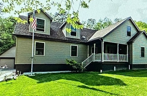 Bairdford House | Spacious cozy retreat, off the beaten path close to all Pittsburgh attractions