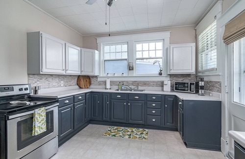 New Albany House | Spacious Craftsman Getaway – Minutes from Louisville & the Bourbon Trail!