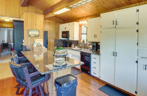 Crestline House | Spacious Crestline Retreat: 1 Mi to Lake Gregory