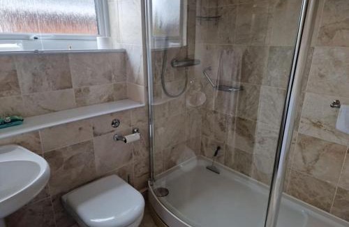 Chester House | Spacious detached 4 bed in Belgrave Park, Chester, plenty of Parking!