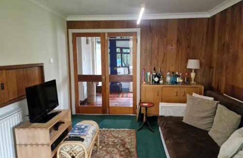 Chester House | Spacious detached 4 bed in Belgrave Park, Chester, plenty of Parking!