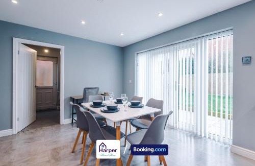 Ewloe House | Spacious Detached House Driveway By Harperletting ShortLets & Serviced Accommodation Hawarden With Long or Short Stays Disc options