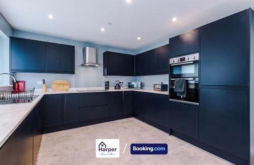 Ewloe House | Spacious Detached House Driveway By Harperletting ShortLets & Serviced Accommodation Hawarden With Long or Short Stays Disc options