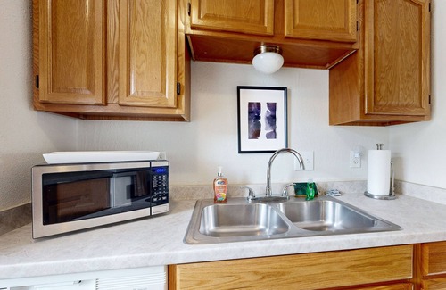 Oak Creek House | Spacious dog-friendly home, close to park with patio, AC, & W/D