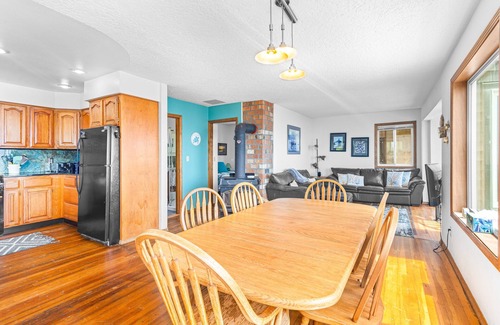 Oceanside House | Spacious dog-friendly home with ocean views, sauna, wood stove & WIFI