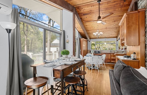 Sandwich House | Spacious dog-friendly property featuring a stunning backyard oasis with fire pits and outdoor bar