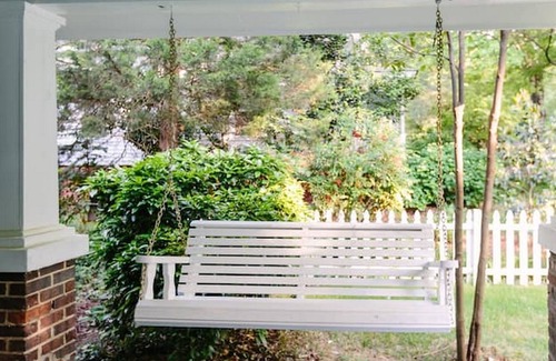 Chapel Hill House | Spacious downtown apt B next to Franklin st.