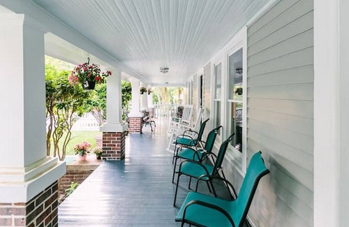 Chapel Hill House | Spacious downtown apt B next to Franklin st.