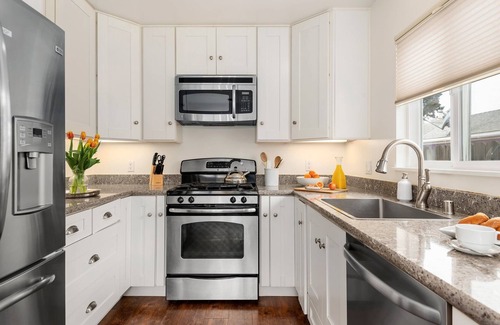 Santa Barbara House | Spacious Duplex Steps Away From East Beach!