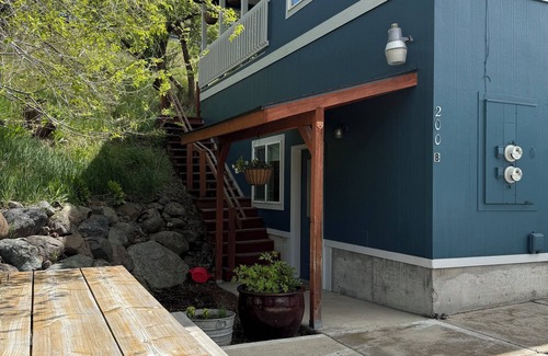 Joseph Apartment | Spacious duplex unit with private SAUNA and a stunning mountain view in Joseph