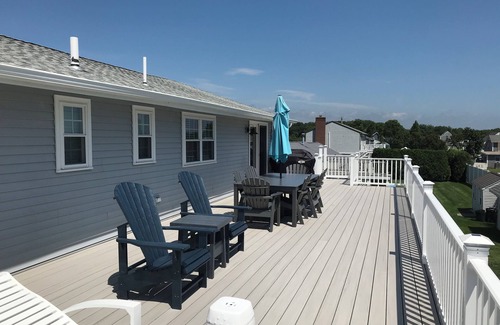 Eastward Look House | Spacious Eastward Look Neighborhood Beach House!