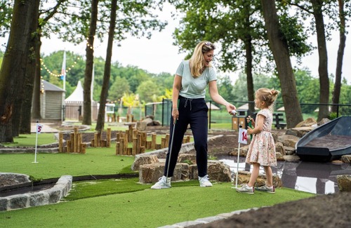 Maasbree House | Spacious eco-cottage for six, with modern kitchen and large terrace, set in peaceful woodlands at Breebronne in North Limburg.