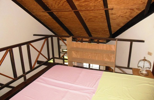 Black Rock Apartment | Spacious eco-friendly two bedroom apartment, located 5mins from the beach.